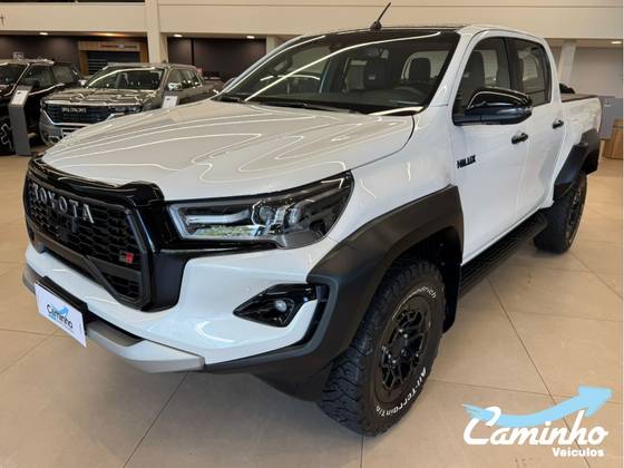 TOYOTA HILUX 2.8 D-4D TURBO DIESEL CD GR-S 4X4 AUTOMÁTICO TOYOTA HILUX 2.8 D-4D TURBO DIESEL CD GR-S 4X4 AUTOMÁTICO